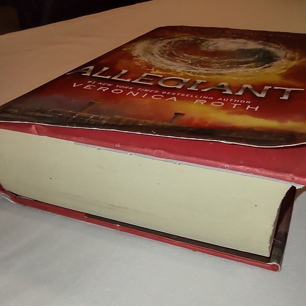 Allegiant by Veronica Roth hardback book - Picture 6 of 11